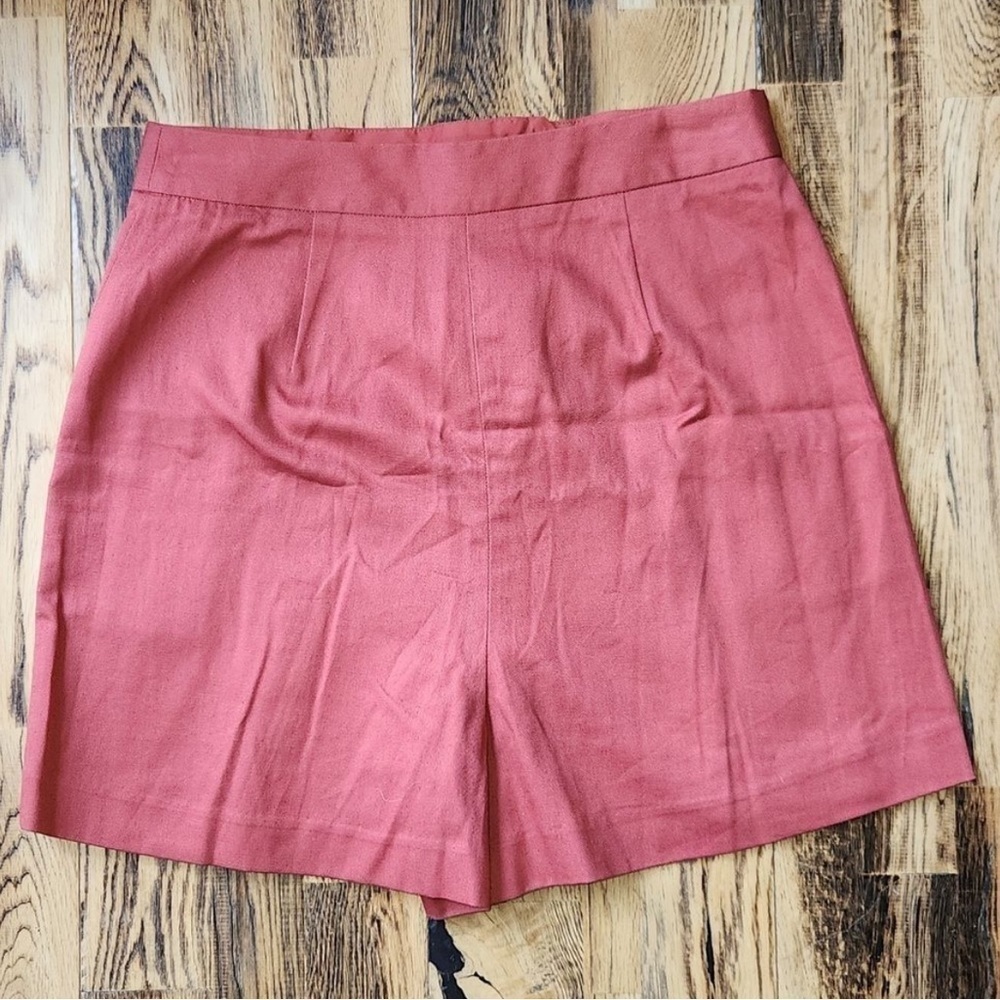 NWT - BCBGMaxAzria Women’s Pleated High Waisted Shorts (Burnt Orange Color, XS) - Picture 3 of 5
